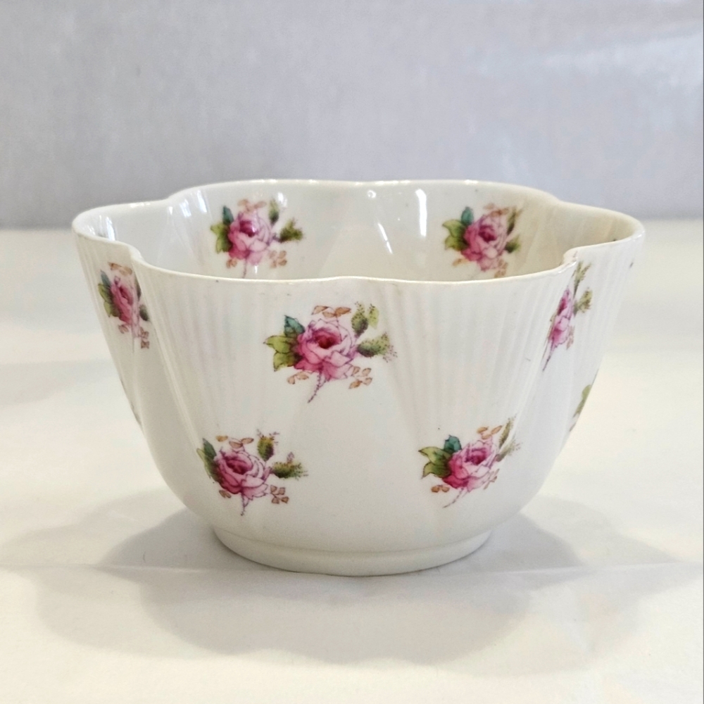 Shelley "Rosebud" Dainty Shape Open Sugar Bowl.